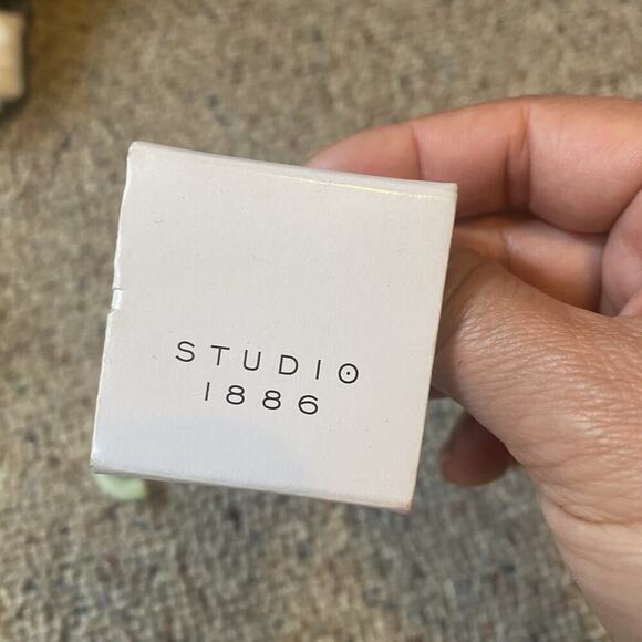 Vintage Avon Studio 1886 Jewelry Green Goodness Hoop Earrings Faux Jade - Picture 2 of 5